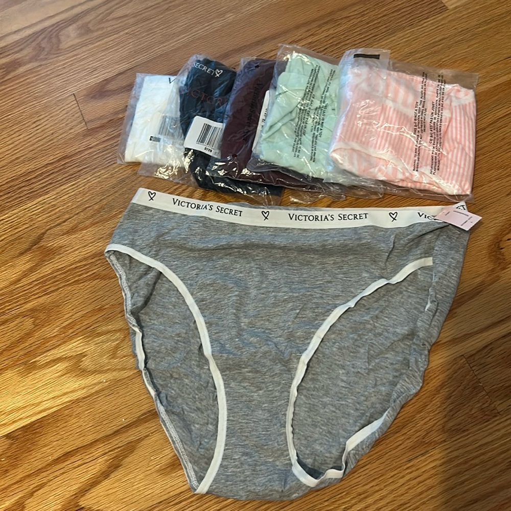 Victorias Secret High-leg Brief
6 pairs new in packaging.